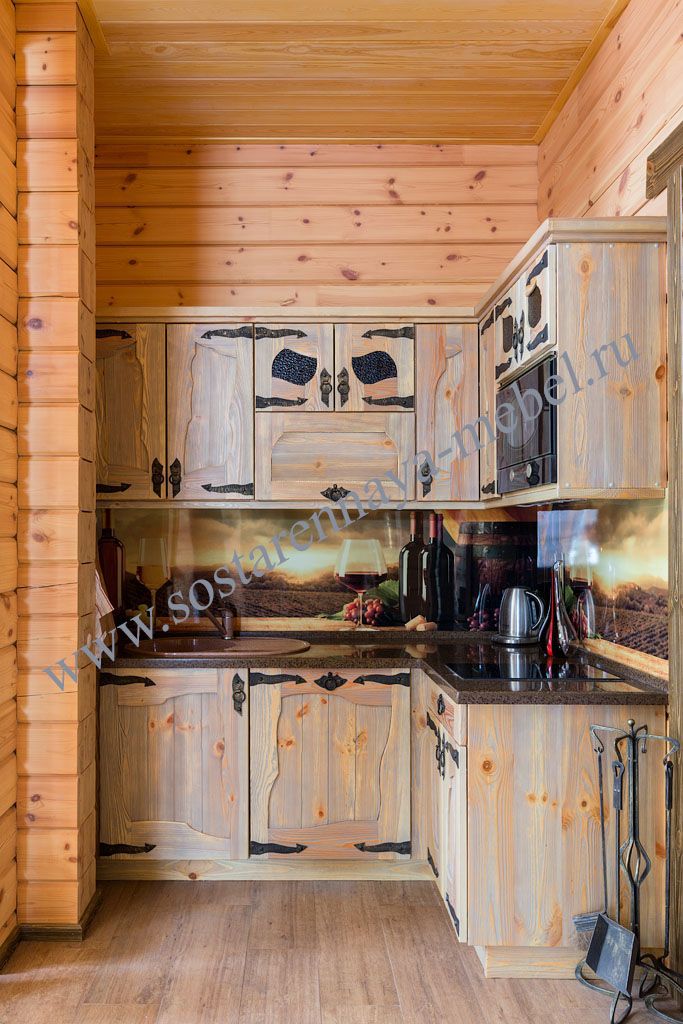 Кухня под старину с коваными элементами – фото