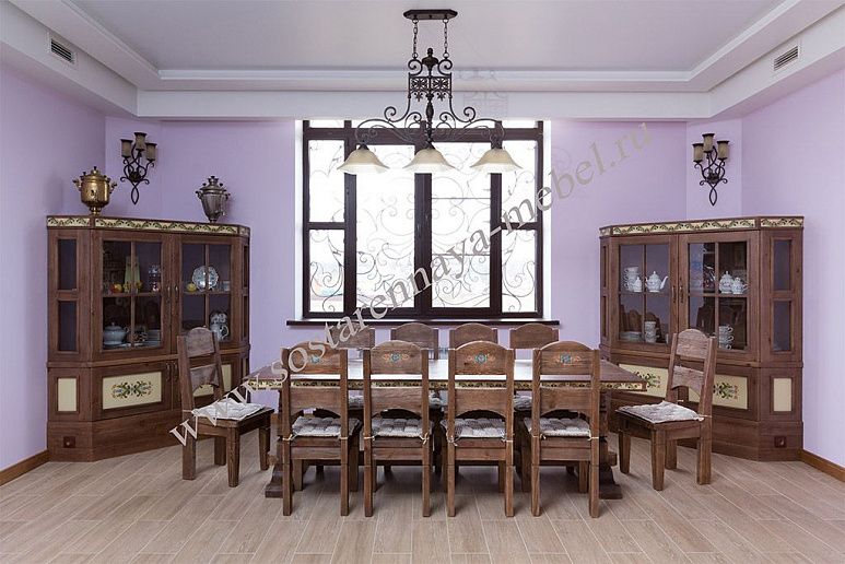 Кухня в русском стиле с ручной росписью фасадов – фото