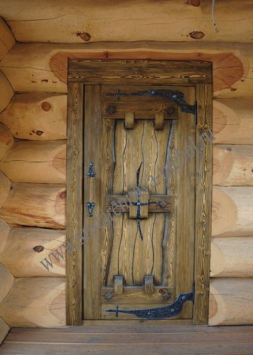 Дверь из дерева ручной работы – фото