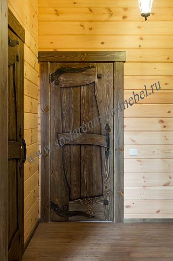 Дверь в деревенском стиле ручной работы – фото