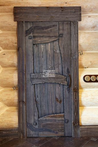 Входная дверь в деревенском стиле, ручная работа – фото