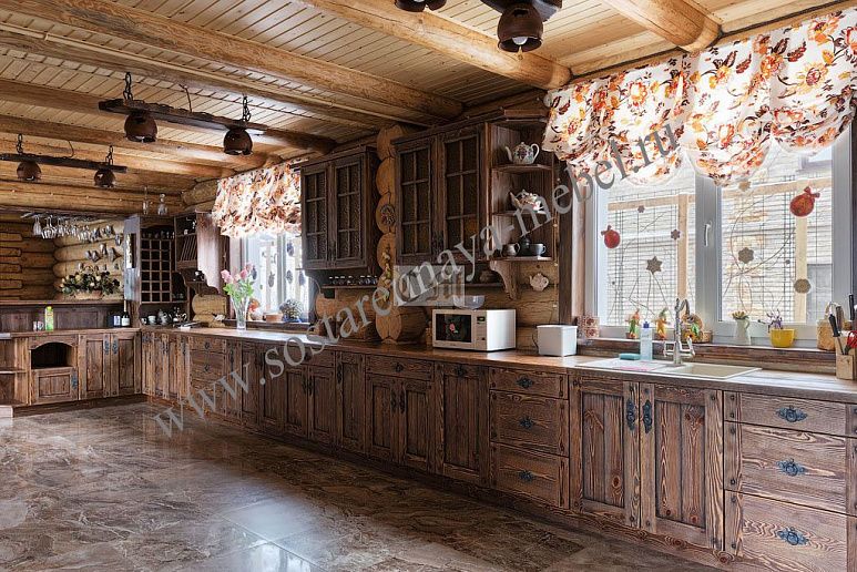 Кухня под старину из массива дерева – фото