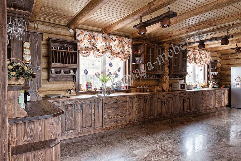 Кухня под старину из массива дерева – фото